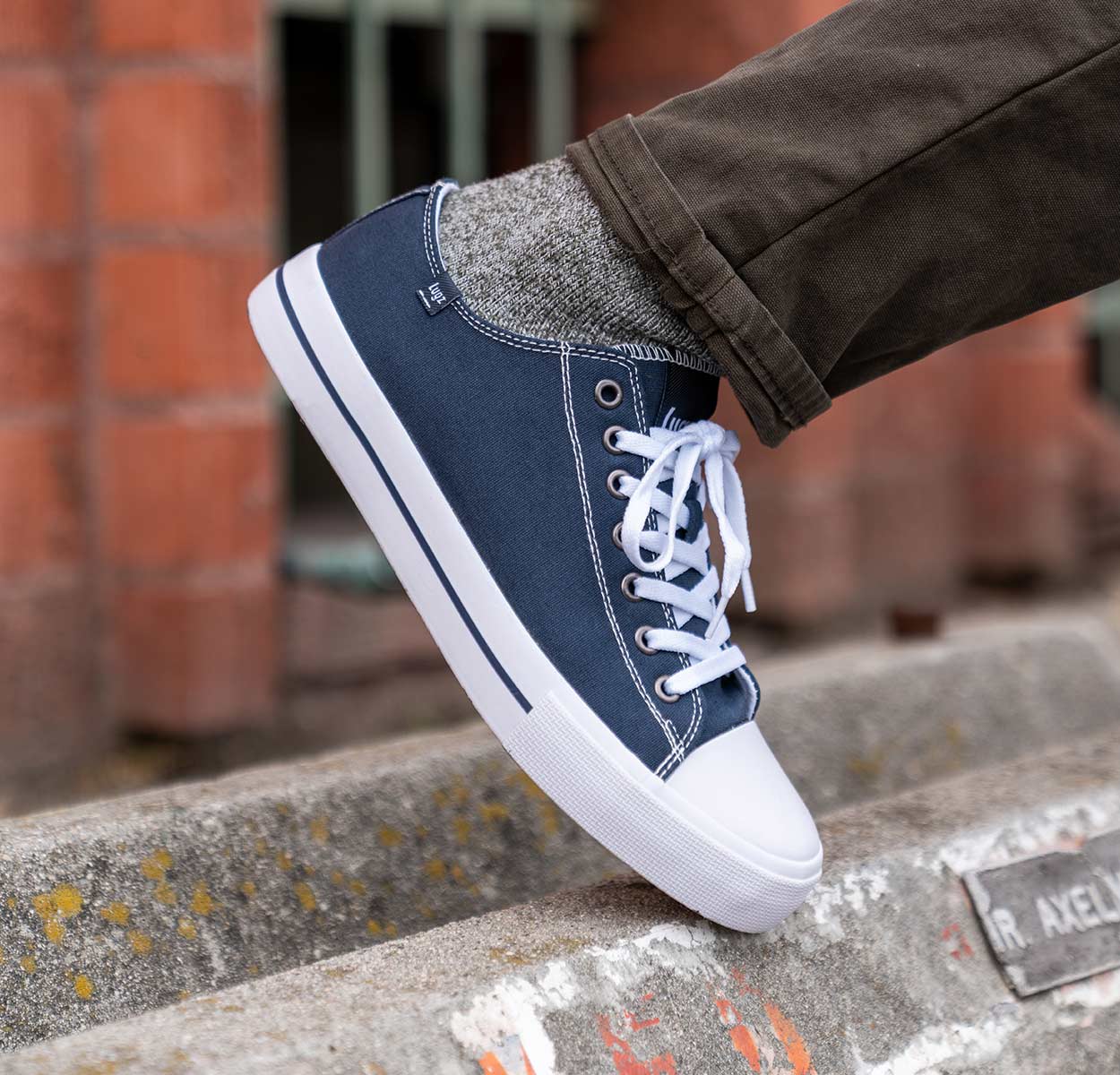 Mens Stagger Lo Sneaker Lifestyle Navy 2
